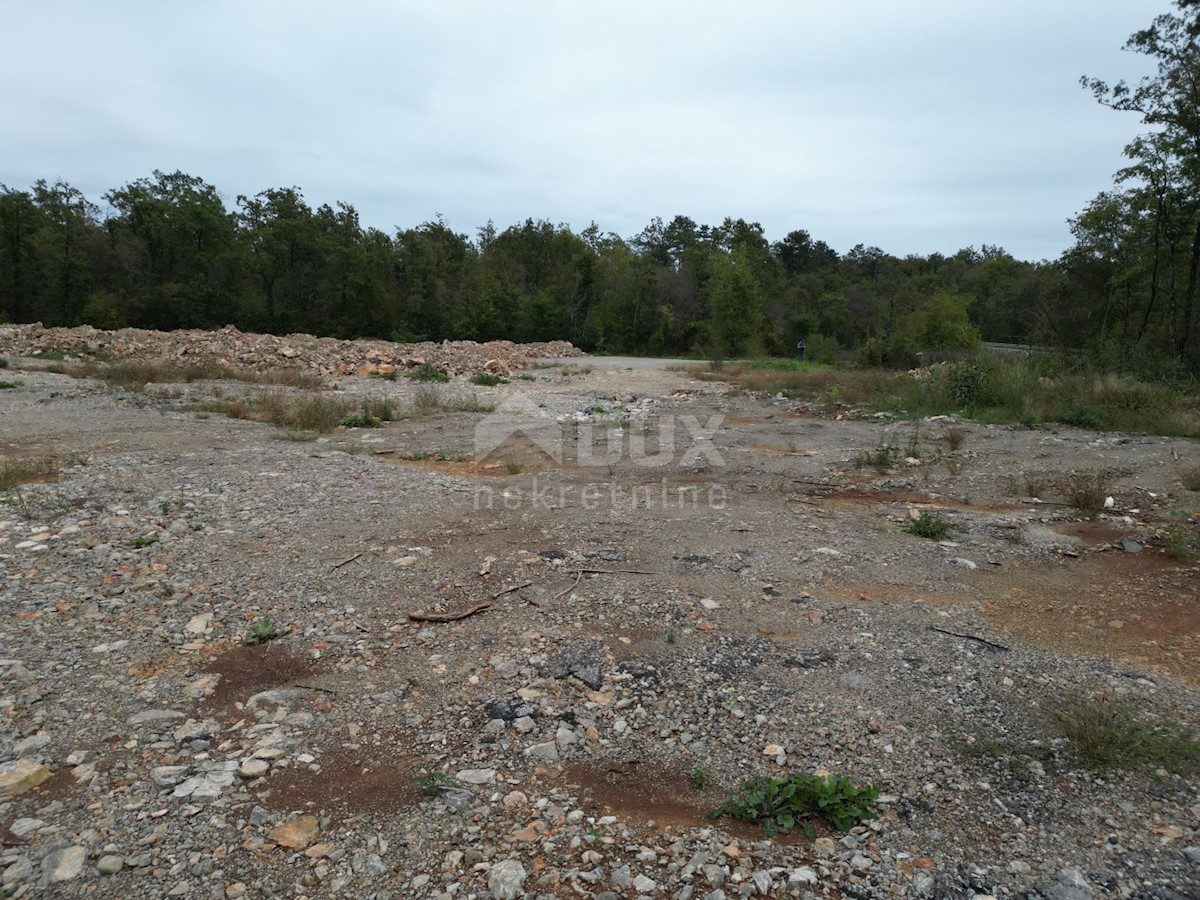 MATULJI, JURDANI, MALI BRGUD- gradbeno zemljišče 17065m2 (9000m2 zazidljivo) stanovanjski objekt - stanovanja ali poslovno-stanovanjski objekt/ hala/ poslovni objekt/ suha marina/ odprto skladišče