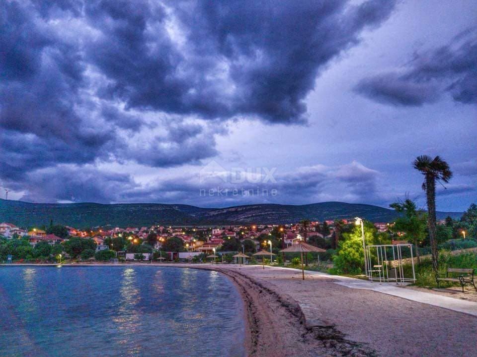 ZADAR, GORNJI KARIN - Moderna hiša z bazenom in pogledom na morje