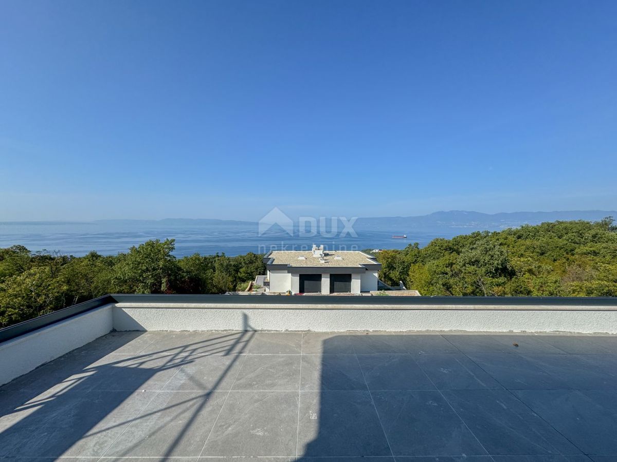 RIJEKA, KOSTRENA - ekskluzivna dupleks vila z bazenom in garažo ter panoramskim pogledom na morje