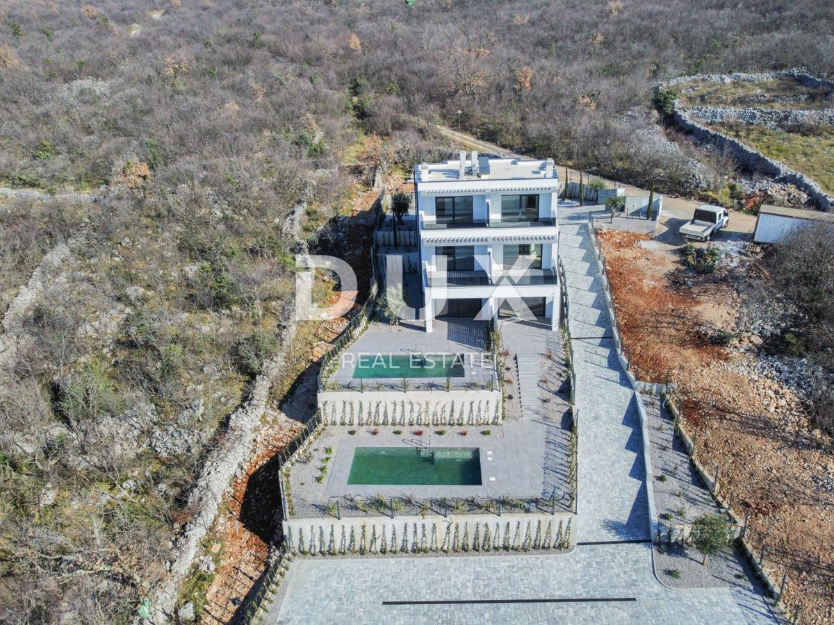 RIJEKA, KOSTRENA - ekskluzivna dupleks vila z bazenom in garažo ter panoramskim pogledom na morje