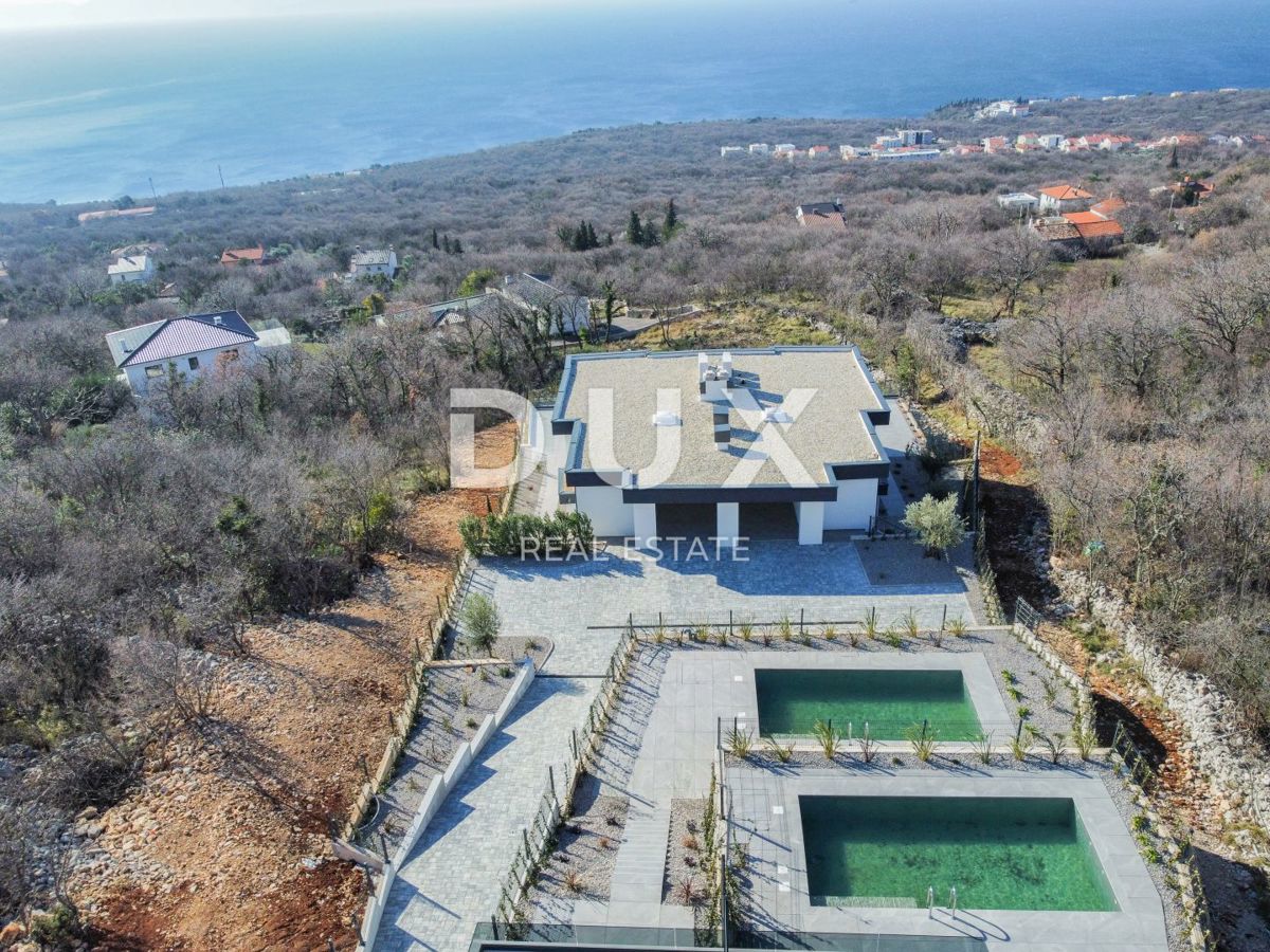 RIJEKA, KOSTRENA - ekskluzivna dupleks vila z bazenom in garažo ter panoramskim pogledom na morje