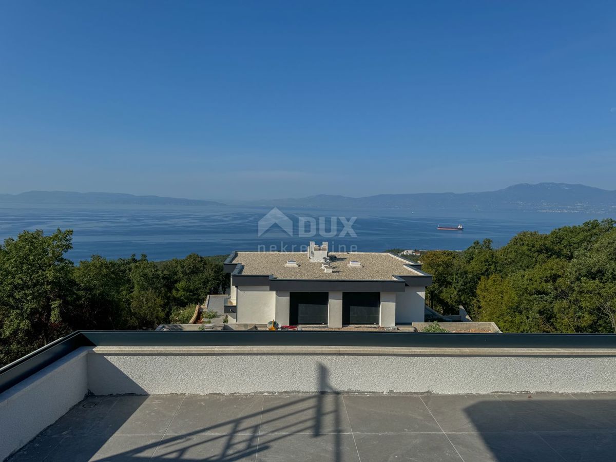 RIJEKA, KOSTRENA - ekskluzivna dupleks vila z bazenom in garažo ter panoramskim pogledom na morje