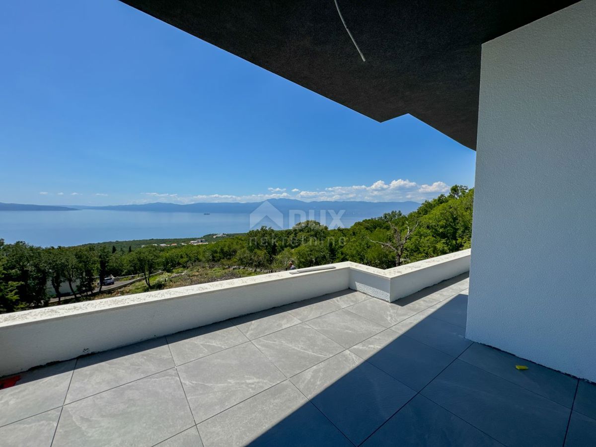 RIJEKA, KOSTRENA - ekskluzivna dupleks vila z bazenom in garažo ter panoramskim pogledom na morje