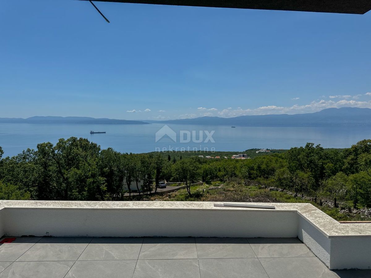 RIJEKA, KOSTRENA - ekskluzivna dupleks vila z bazenom in garažo ter panoramskim pogledom na morje