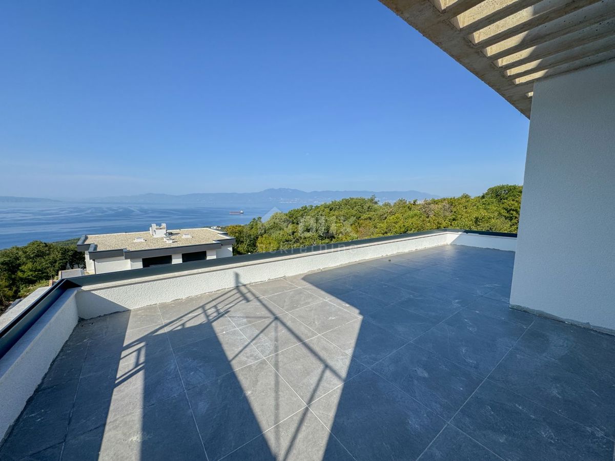 RIJEKA, KOSTRENA - ekskluzivna dupleks vila z bazenom in garažo ter panoramskim pogledom na morje