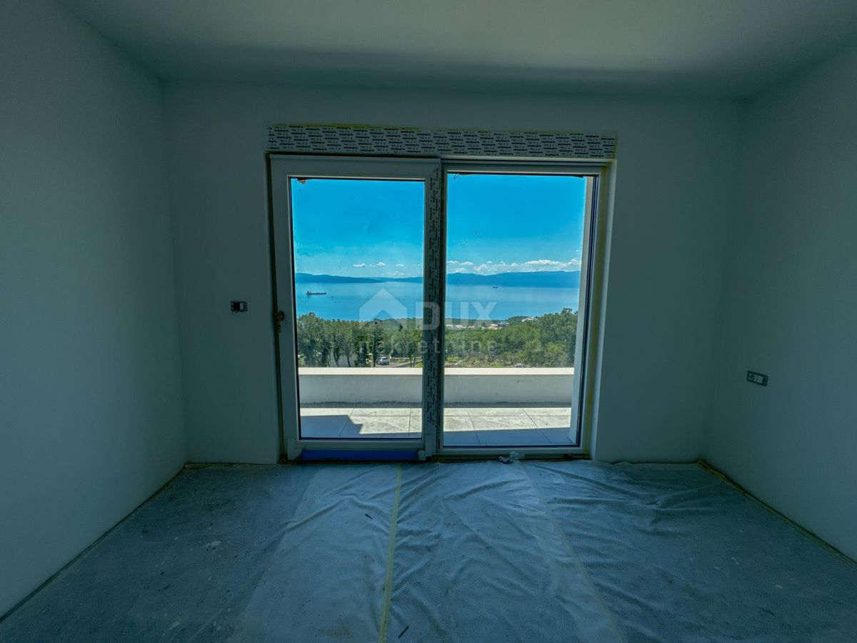 RIJEKA, KOSTRENA - ekskluzivna dupleks vila z bazenom in garažo ter panoramskim pogledom na morje