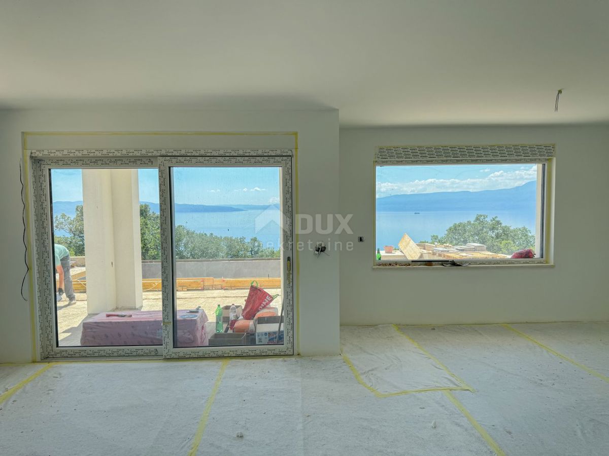 RIJEKA, KOSTRENA - ekskluzivna dupleks vila z bazenom in garažo ter panoramskim pogledom na morje