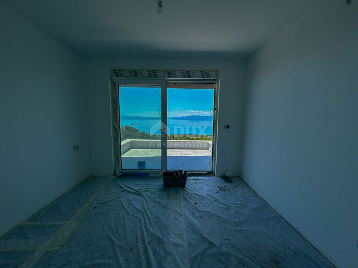 RIJEKA, KOSTRENA - ekskluzivna dupleks vila z bazenom in garažo ter panoramskim pogledom na morje