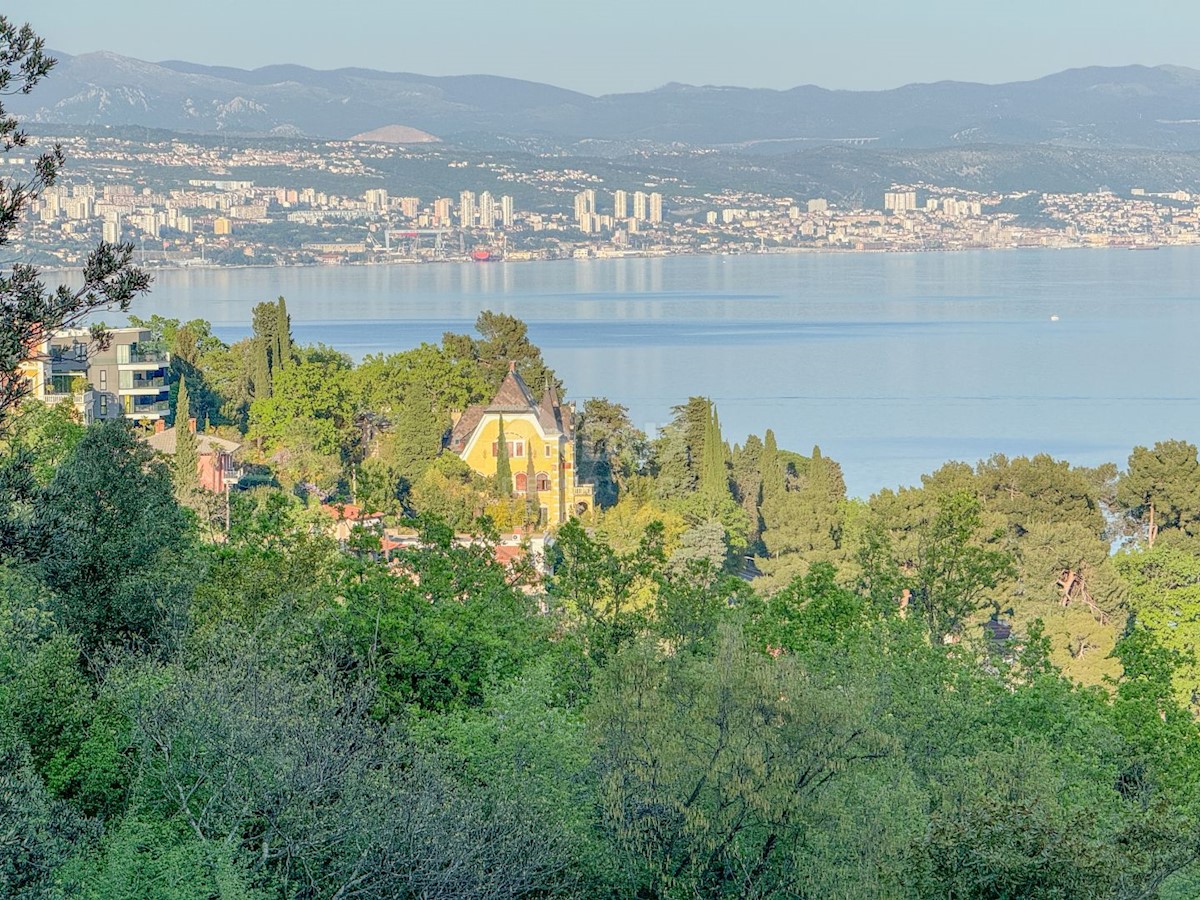 OPATIJA, IČIĆI - moderna vila na edinstveni lokaciji le 200 m od plaže Ičići 