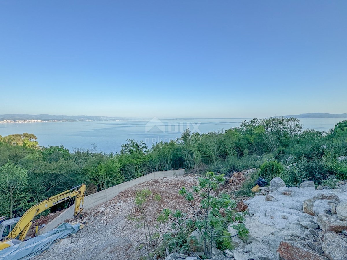 OPATIJA, IČIĆI - moderna vila na edinstveni lokaciji le 200 m od plaže Ičići 