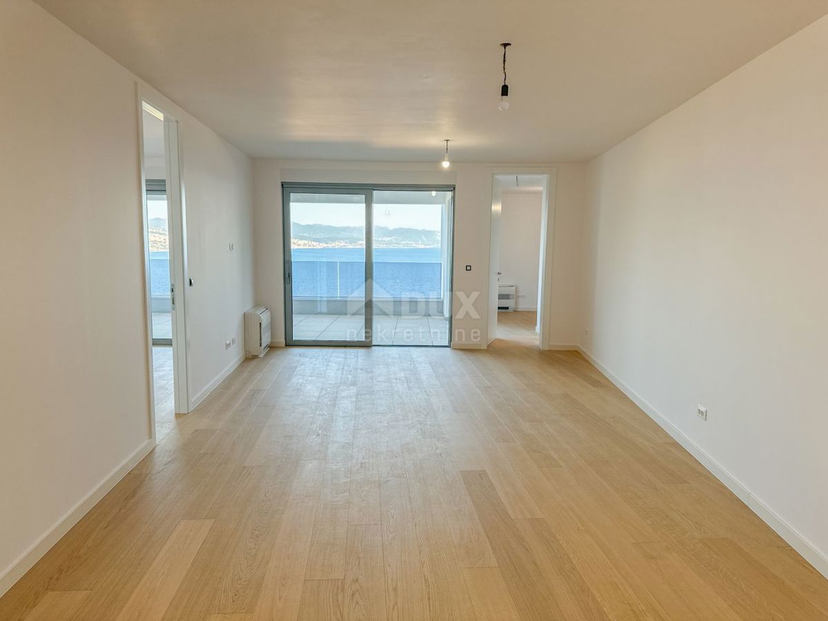 OPATIJA, CENTER - luksuzno stanovanje v novogradnji s pogledom na morje, skupni bazen, garaža