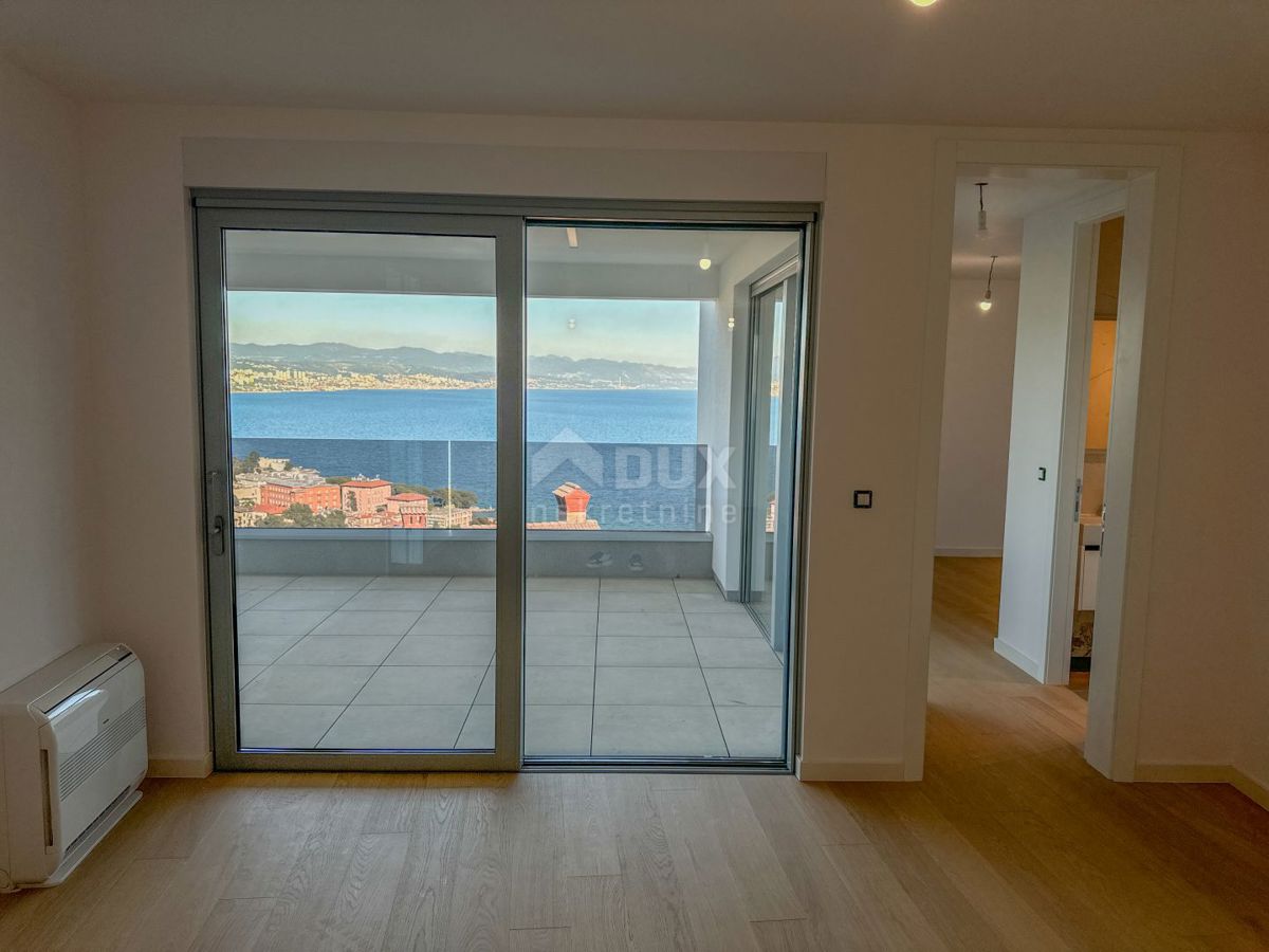 OPATIJA, CENTER - luksuzno stanovanje v novogradnji s pogledom na morje, skupni bazen, garaža