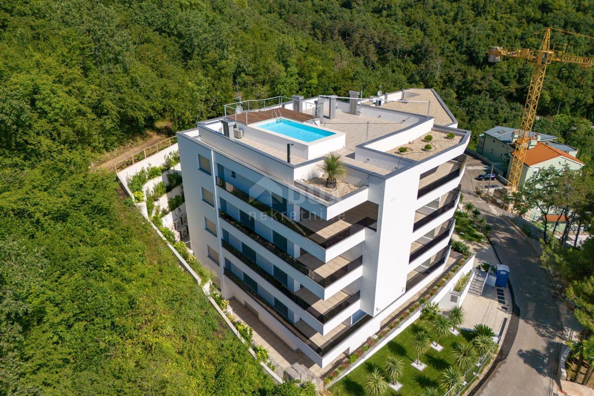 OPATIJA, CENTER - luksuzno stanovanje v novogradnji s pogledom na morje, skupni bazen, garaža