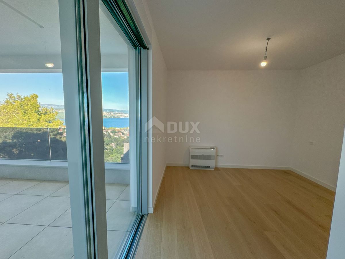 OPATIJA, CENTER - luksuzno stanovanje v novogradnji s pogledom na morje, skupni bazen, garaža
