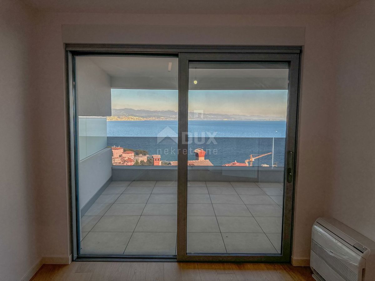 OPATIJA, CENTER - luksuzno stanovanje v novogradnji s pogledom na morje, skupni bazen, garaža