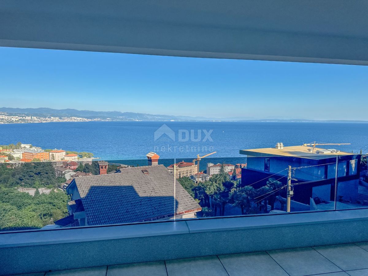 OPATIJA, CENTER - luksuzno stanovanje v novogradnji s pogledom na morje, skupni bazen, garaža
