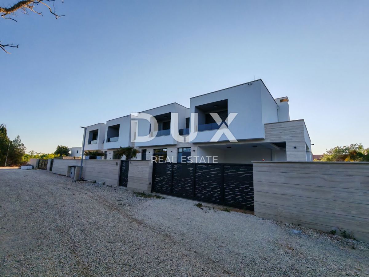 ZADAR, ZATON - Luksuzna vila dvojček z ogrevanim bazenom, savno in fitnesom! Novogradnja! A1