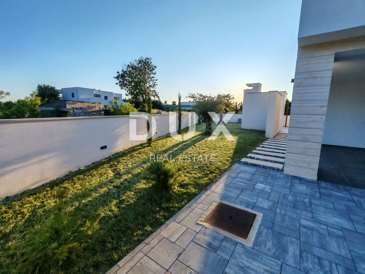 ZADAR, ZATON - Luksuzna vila dvojček z ogrevanim bazenom, savno in fitnesom! Novogradnja! A1