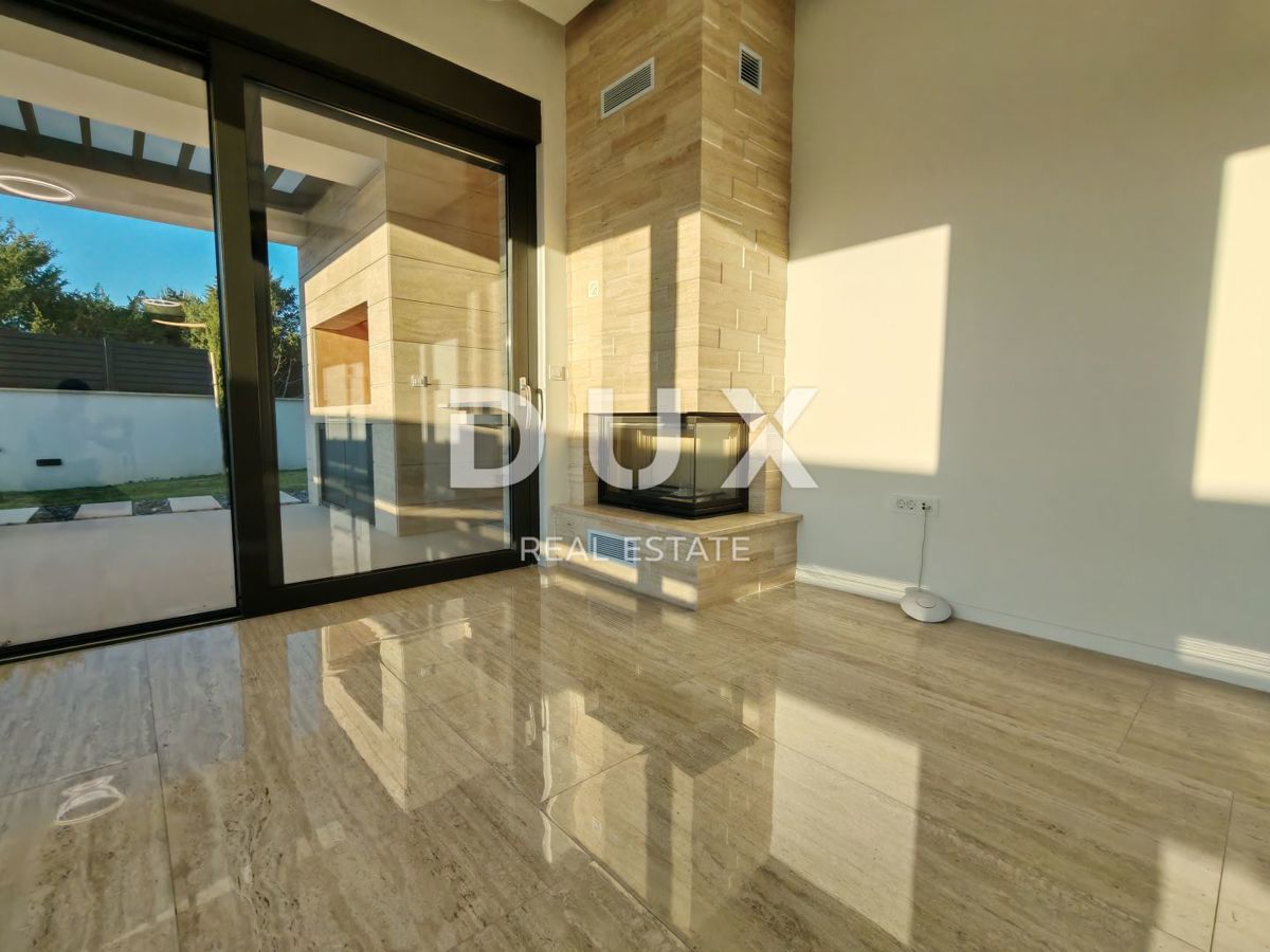 ZADAR, ZATON - Luksuzna vila dvojček z ogrevanim bazenom, savno in fitnesom! Novogradnja! A1