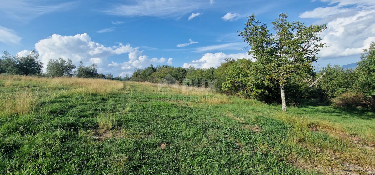 ISTRA, PIĆAN - Čudovit kompleks gradbenih in kmetijskih zemljišč, pogled na Učko - popolna zasebnost