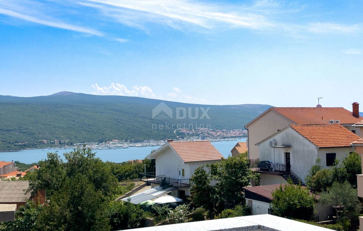 OTOK KRK, MESTO KRK (okolica) - apartma s prekrasnim razgledom, tri terase, parkirno mesto, na lepi lokaciji, znižana cena, priložnost!