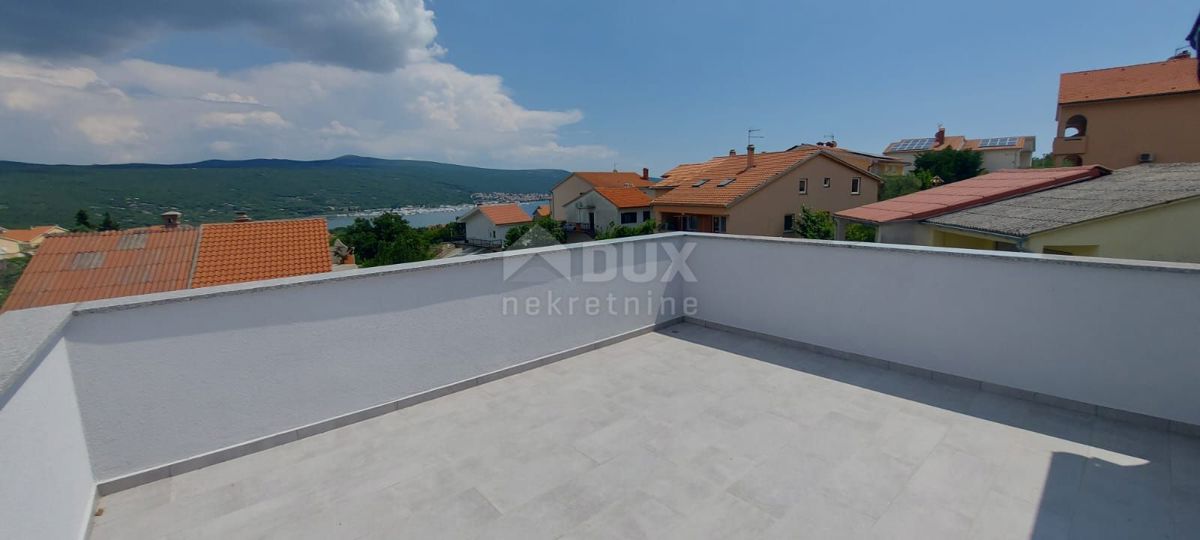 OTOK KRK, MESTO KRK (okolica) - apartma s prekrasnim razgledom, tri terase, parkirno mesto, na lepi lokaciji, znižana cena, priložnost!