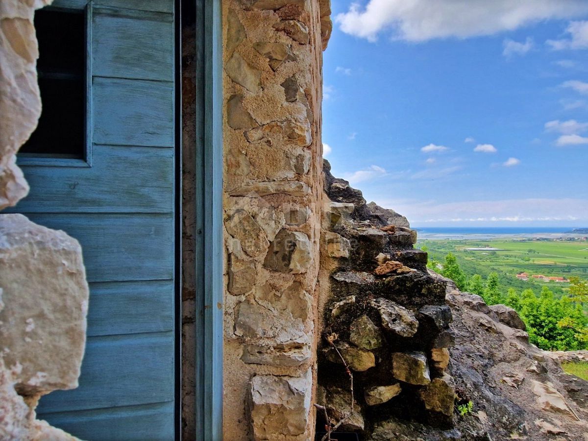 ISTRA, BUJE - Kamnita hiša s čudovitim razgledom