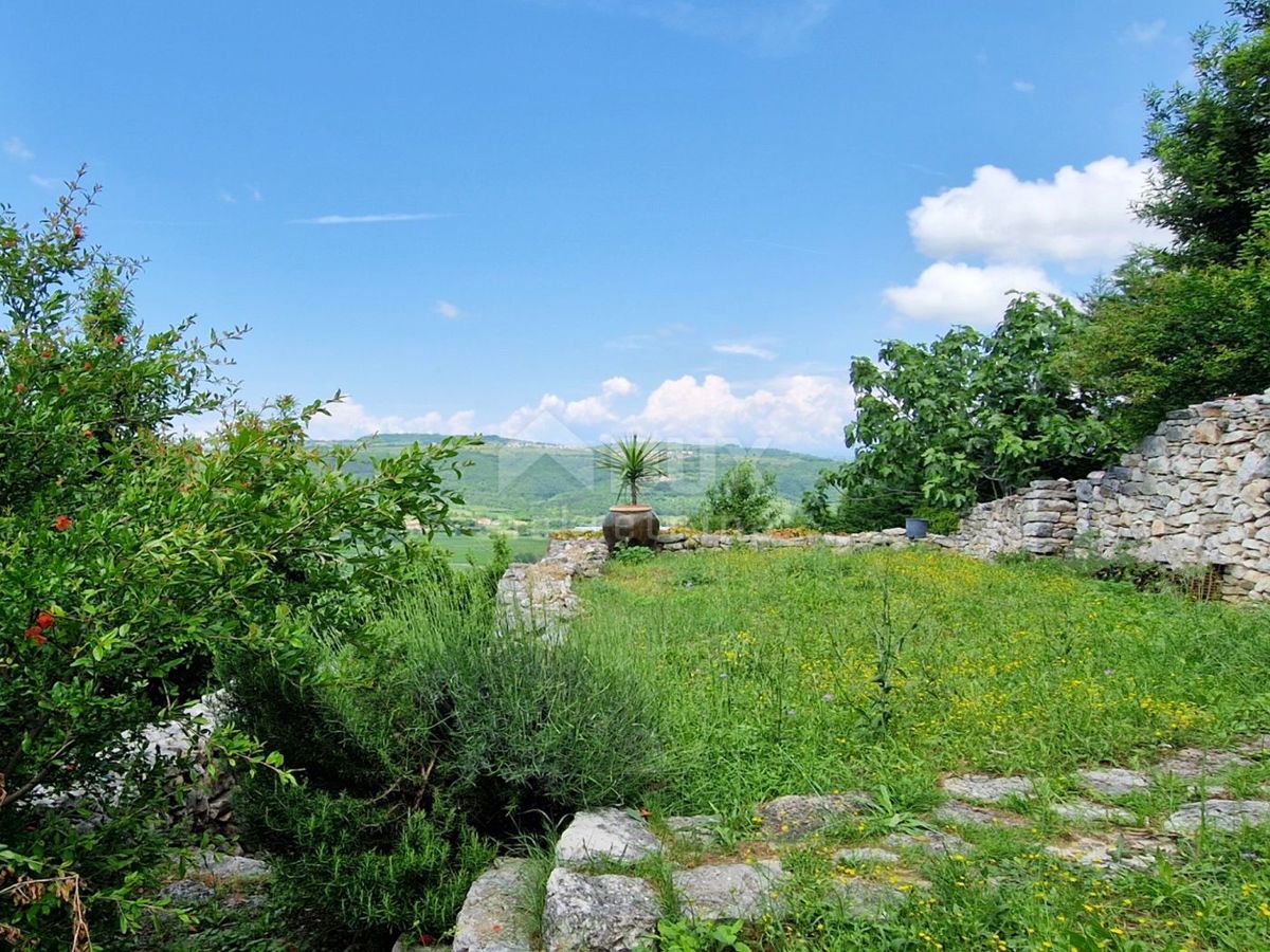 ISTRA, BUJE - Kamnita hiša s čudovitim razgledom