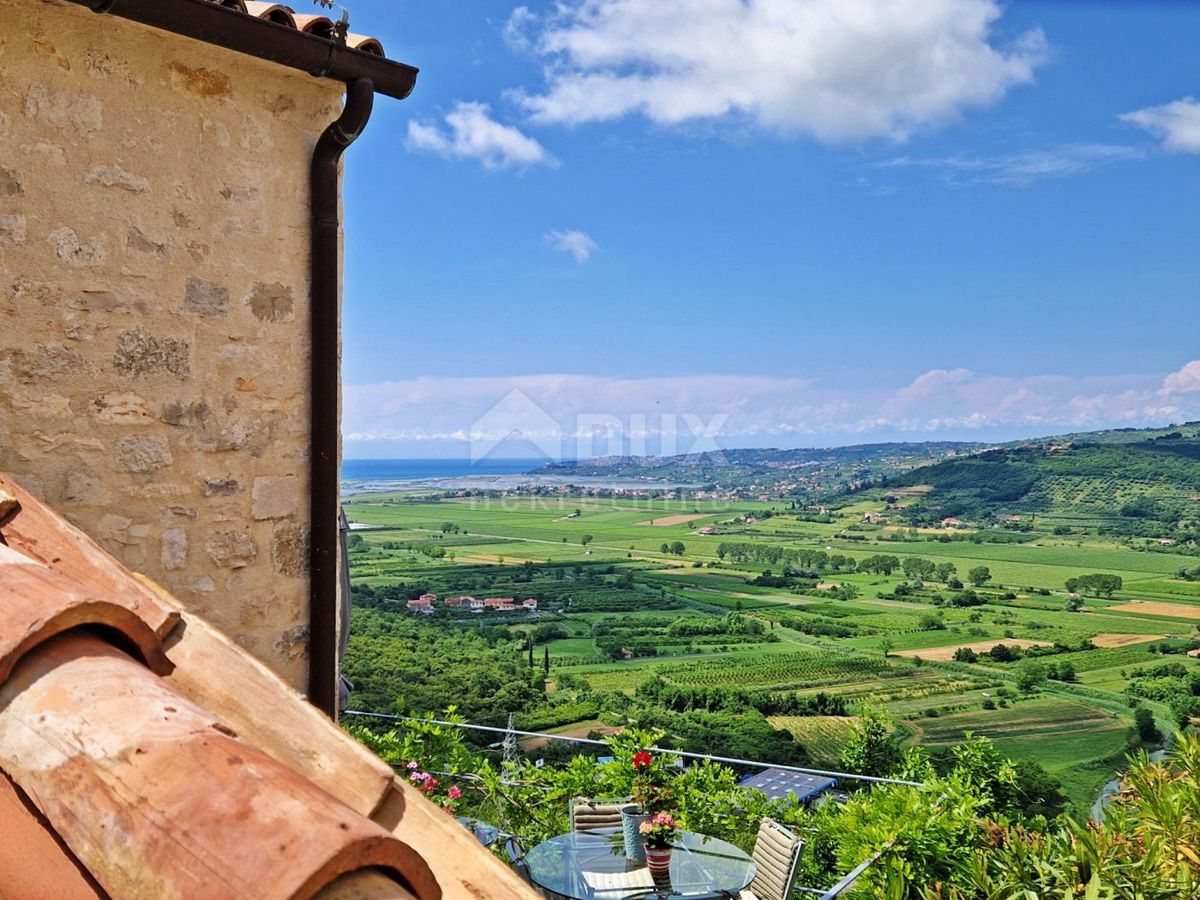 ISTRA, BUJE - Kamnita hiša s čudovitim razgledom