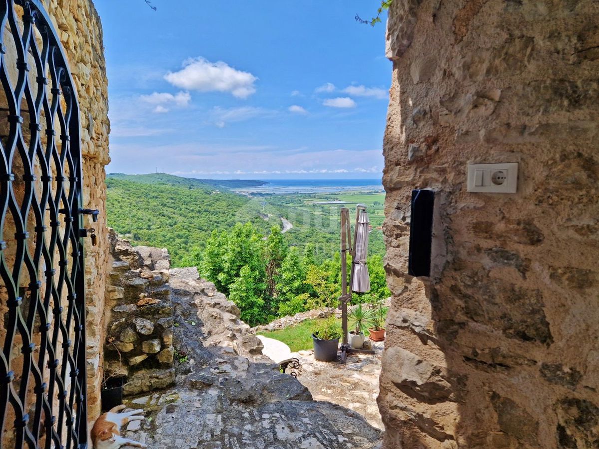 ISTRA, BUJE - Kamnita hiša s čudovitim razgledom