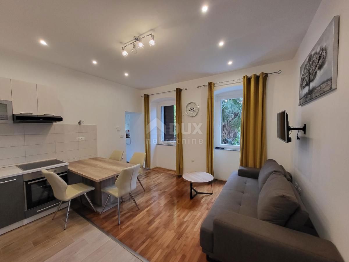 OPATIJA, VOLOSKO - Popolnoma prenovljen apartma 100 metrov od morja!