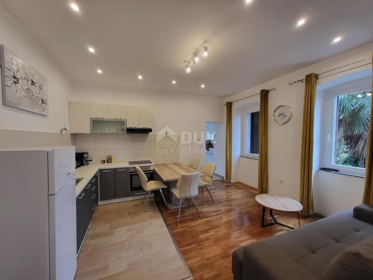 OPATIJA, VOLOSKO - Popolnoma prenovljen apartma 100 metrov od morja!