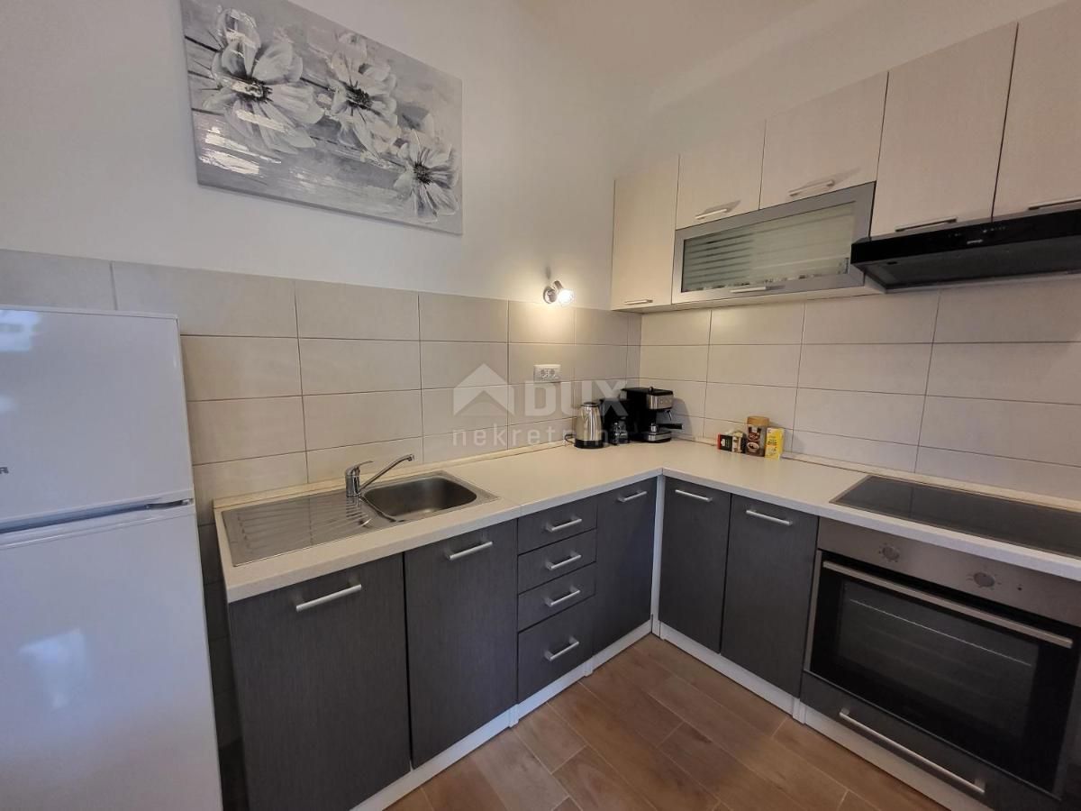 OPATIJA, VOLOSKO - Popolnoma prenovljen apartma 100 metrov od morja!