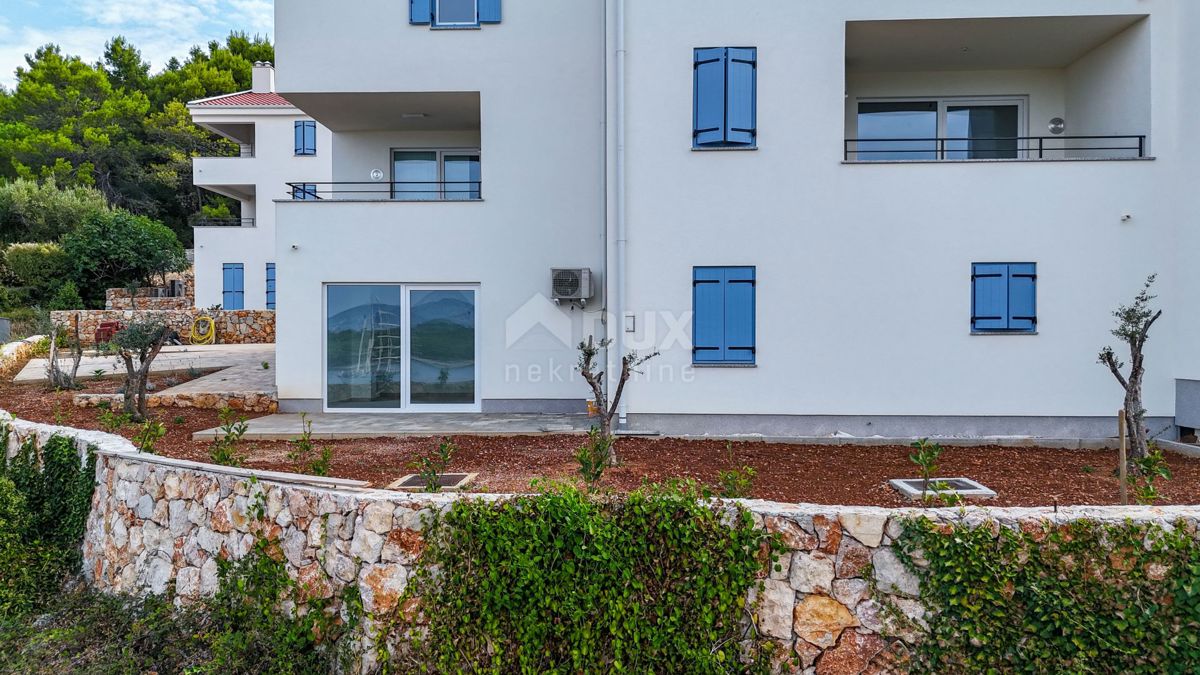 OTOK CRES, CRES - Apartma z vrtom, parkiriščem in pogledom na morje