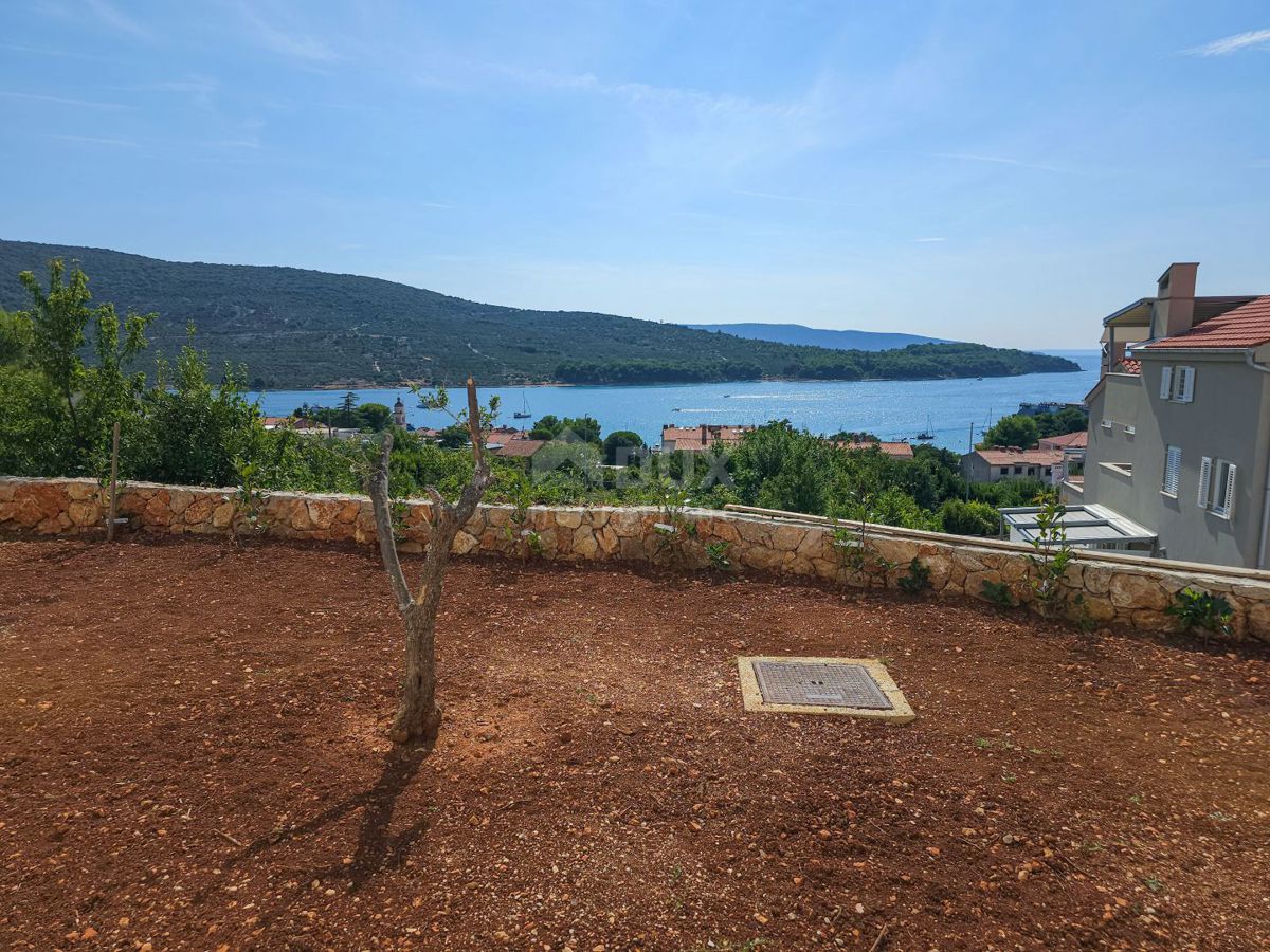 OTOK CRES, CRES - Apartma z vrtom, parkiriščem in pogledom na morje