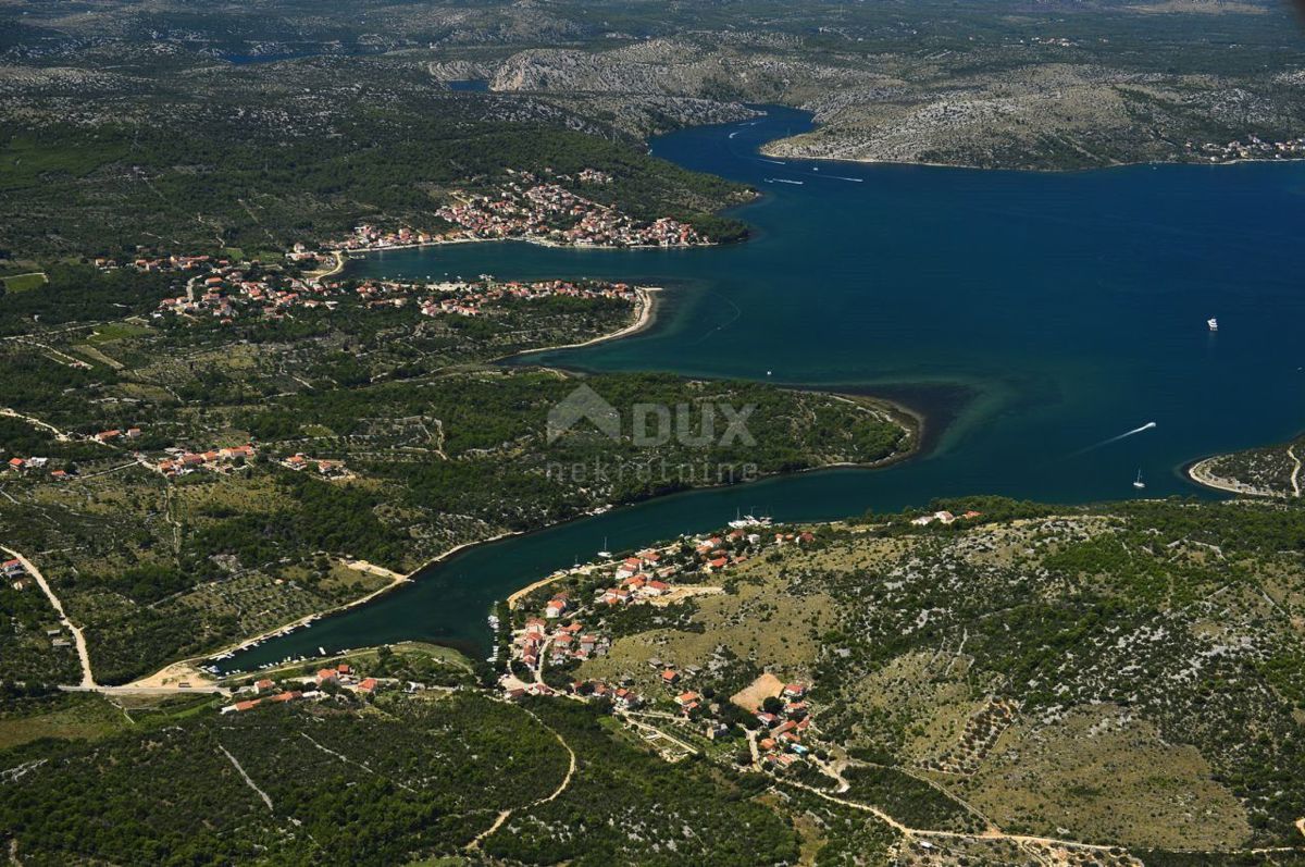 ŠIBENIK, BILICE - Gradbeno zemljišče s pogledom na morje - 600 m2 (C)