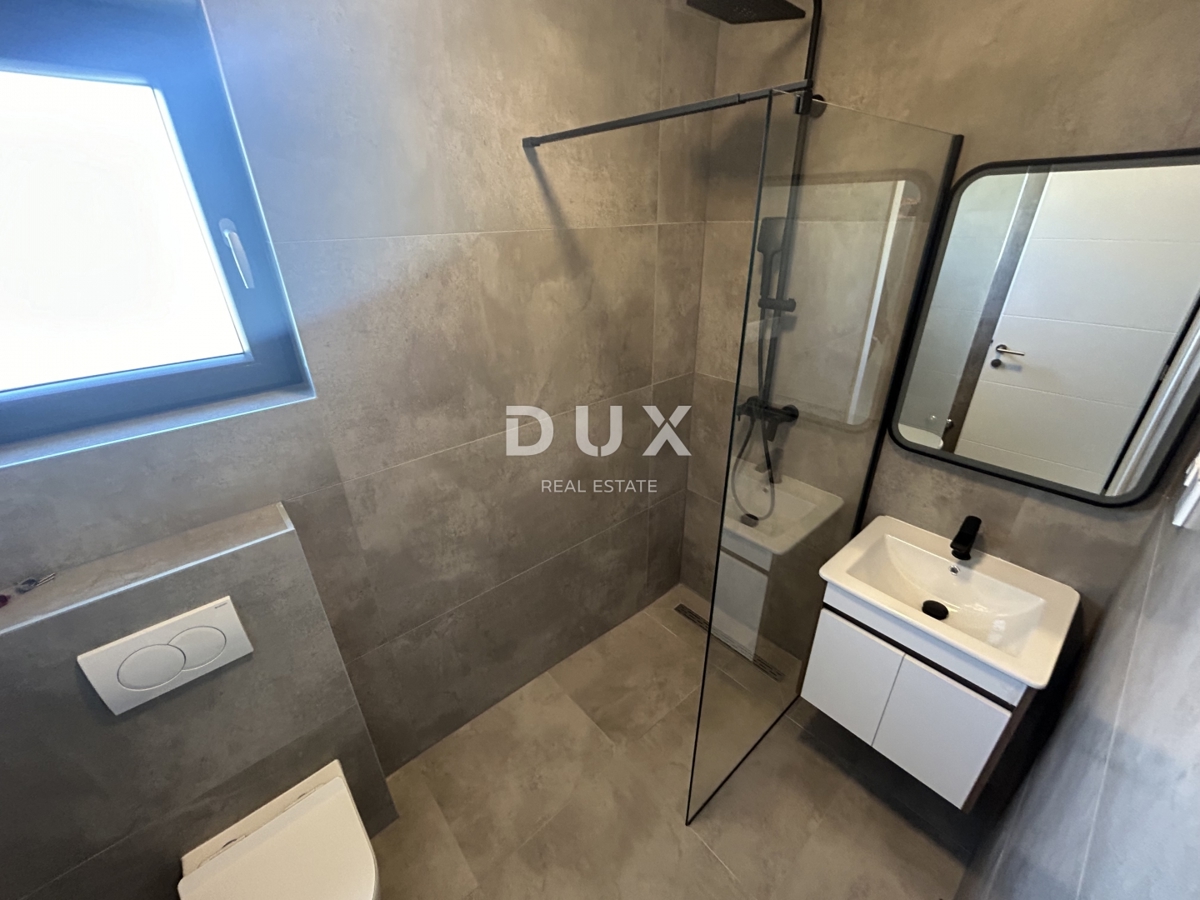 ŠIBENIK, VODICE - Udobno dvonadstropno stanovanje na mirni lokaciji