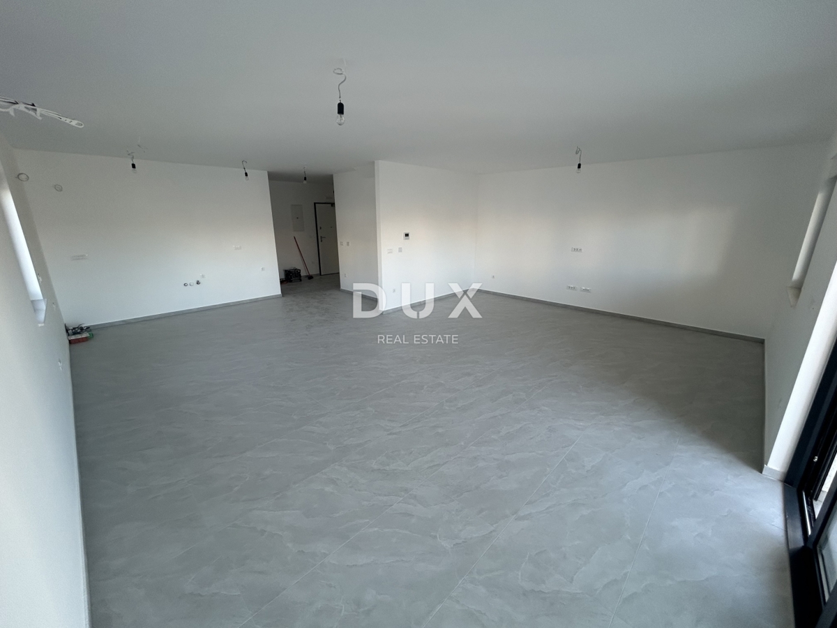 ŠIBENIK, VODICE - Udobno dvonadstropno stanovanje na mirni lokaciji