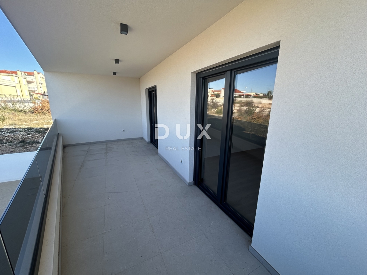 ŠIBENIK, VODICE - Udobno dvonadstropno stanovanje na mirni lokaciji