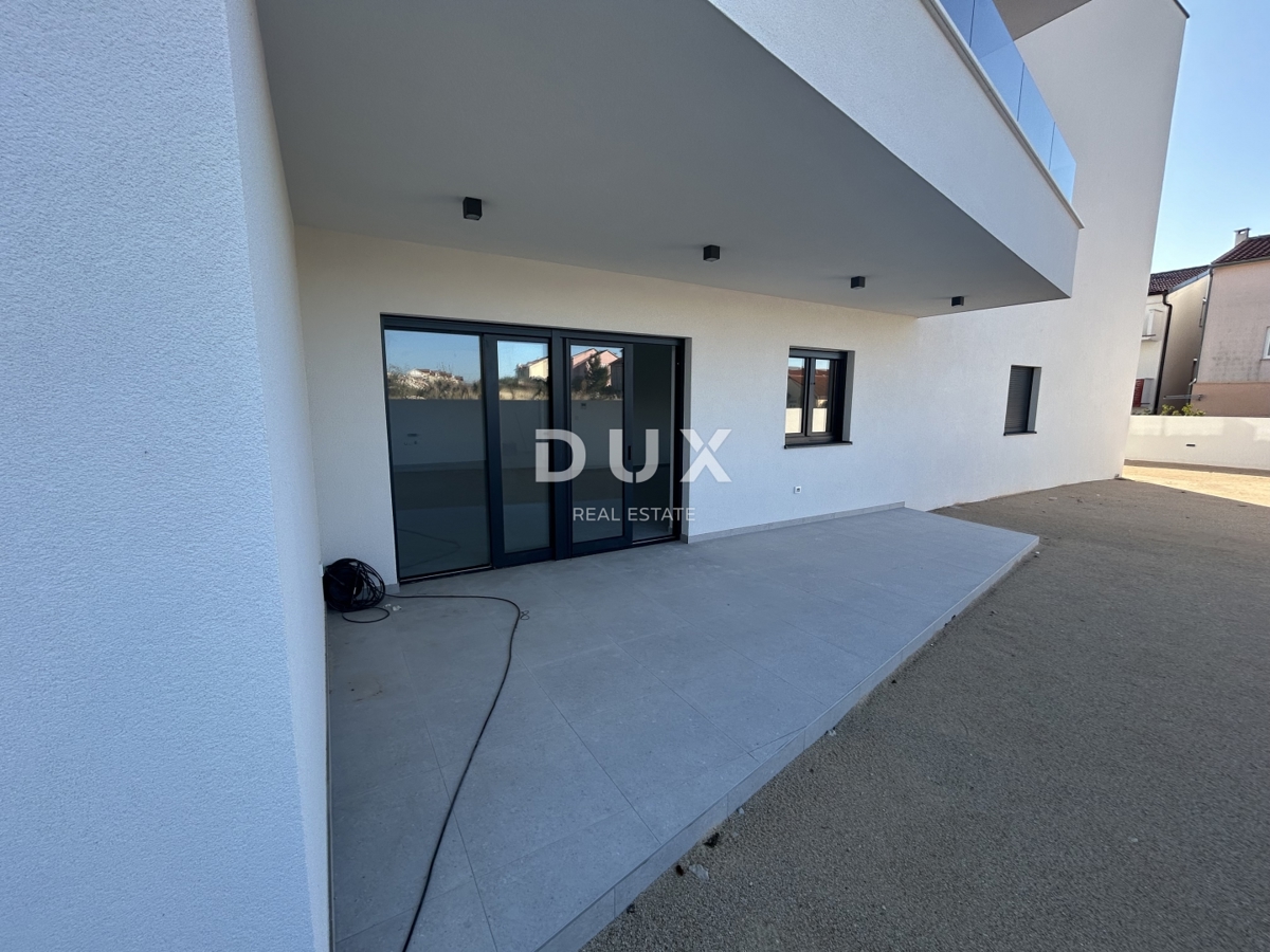 ŠIBENIK, VODICE - Udobno dvonadstropno stanovanje na mirni lokaciji