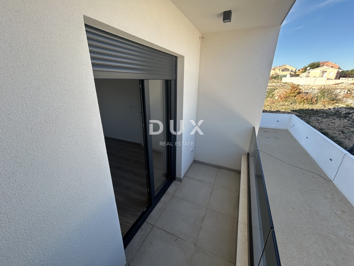 ŠIBENIK, VODICE - Udobno dvonadstropno stanovanje na mirni lokaciji