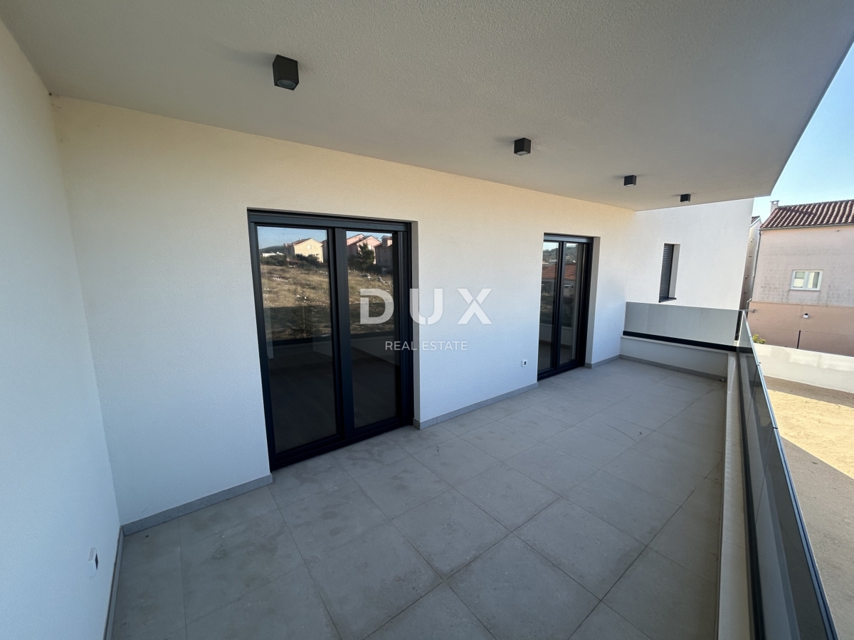 ŠIBENIK, VODICE - Udobno dvonadstropno stanovanje na mirni lokaciji