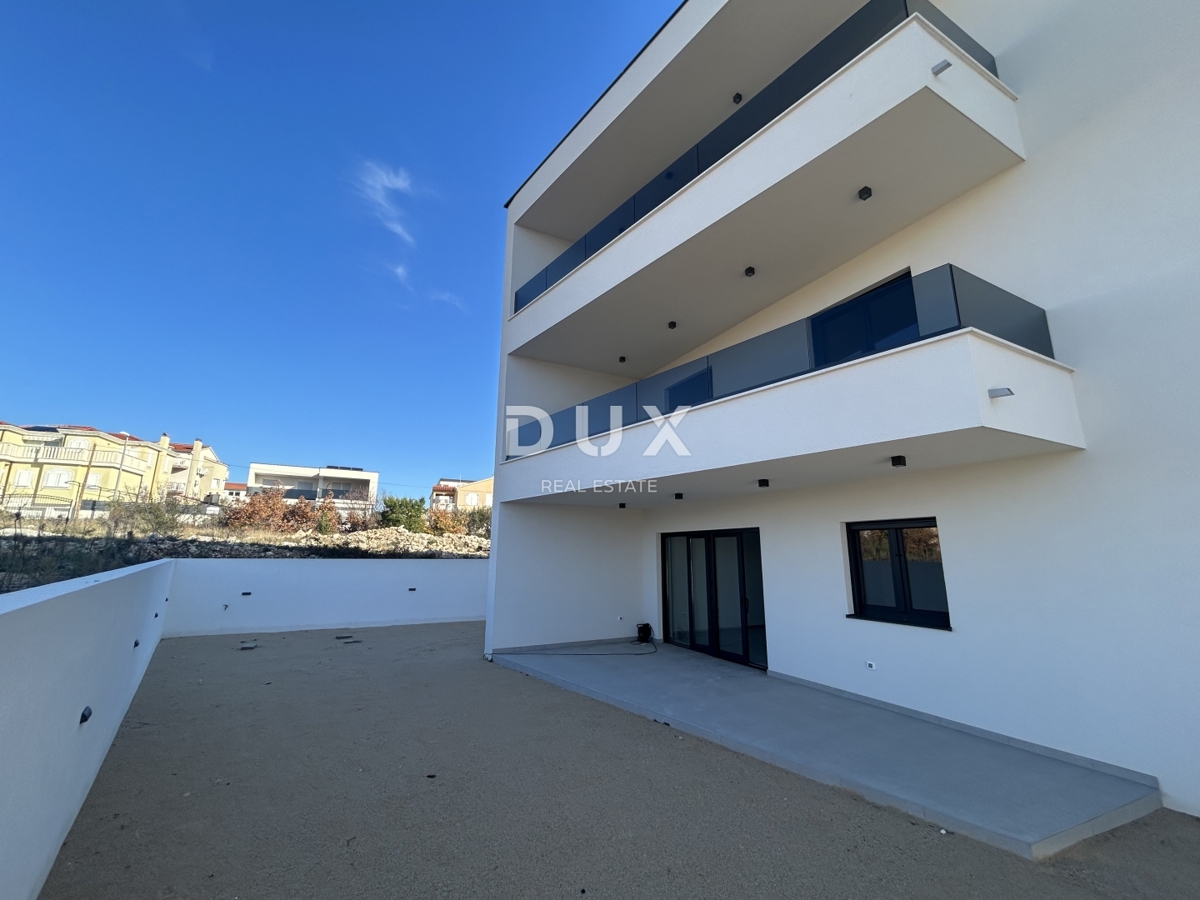 ŠIBENIK, VODICE - Udobno dvonadstropno stanovanje na mirni lokaciji