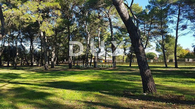 ROVINJ - stavbno zemljišče za hotel / butični hotel / motel / apartmaje / vile - oddamo hiše z bazenom