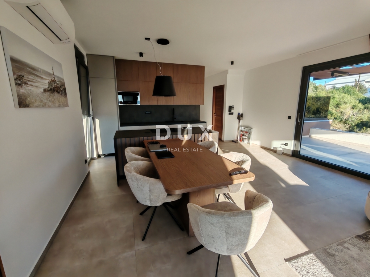 ZADAR, KOŽINO - Luksuzno stanovanje 100 metrov od plaže, z ogrevanim bazenom in pogledom na morje! 4 spalnice! S1