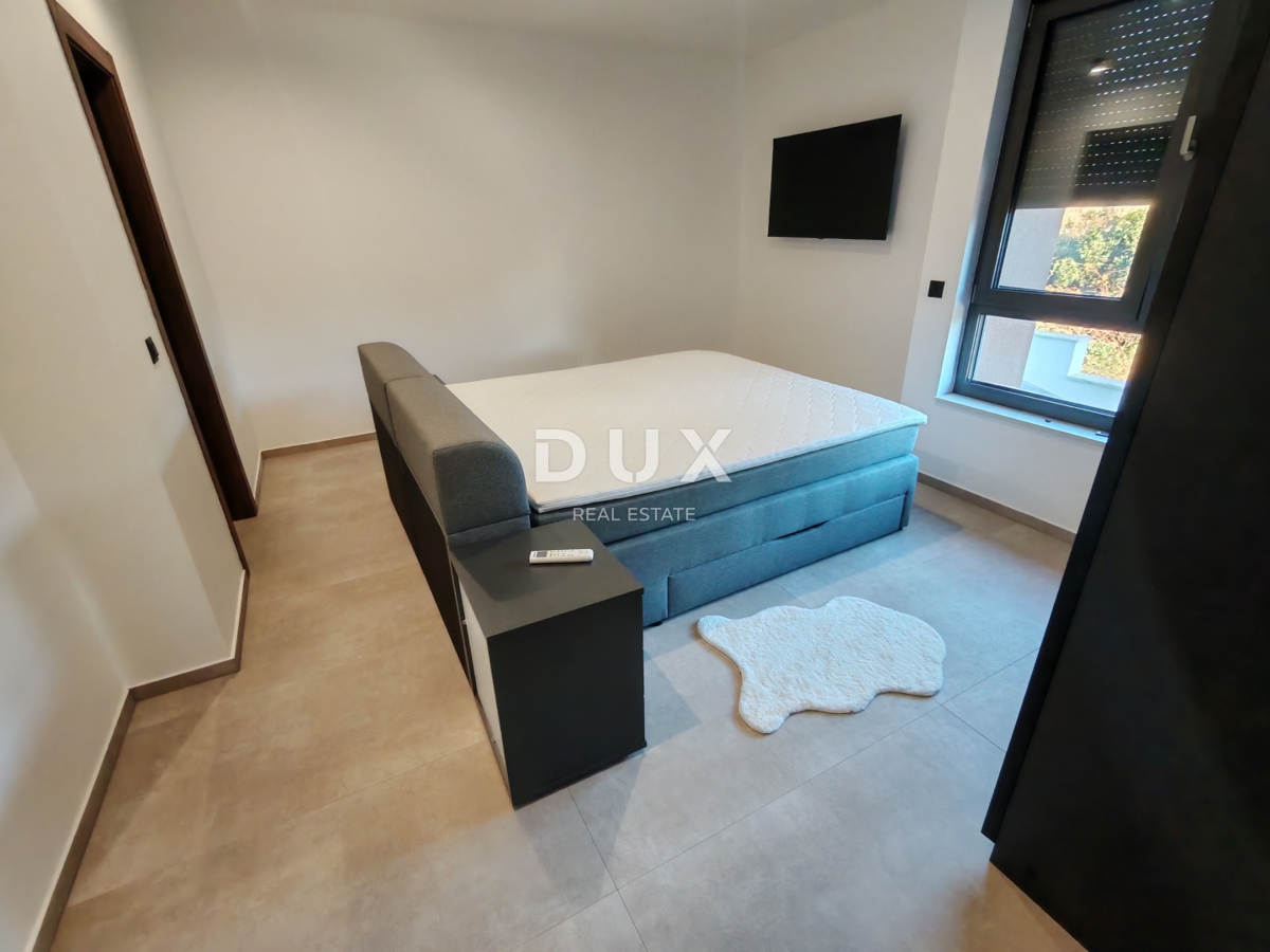 ZADAR, KOŽINO - Luksuzno stanovanje 100 metrov od plaže, z ogrevanim bazenom in pogledom na morje! 4 spalnice! S1