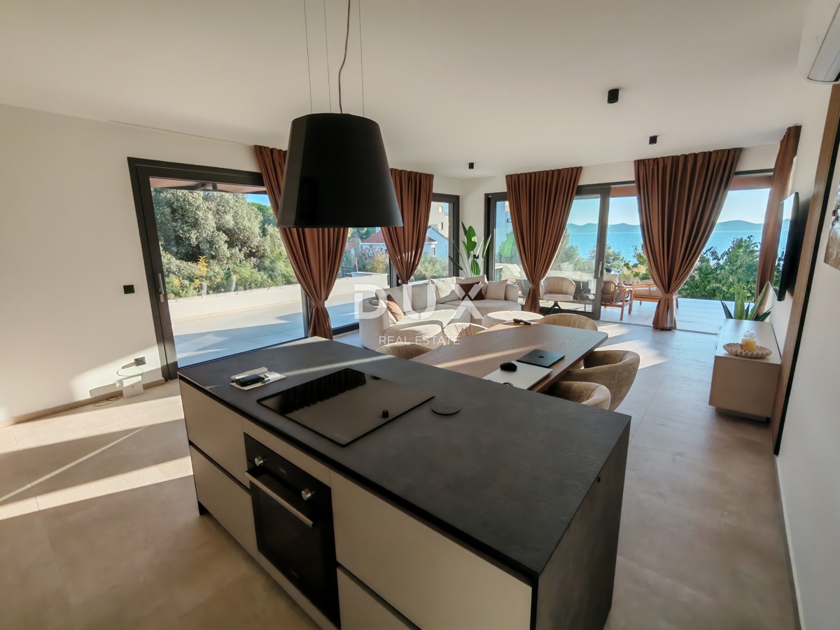 ZADAR, KOŽINO - Luksuzno stanovanje 100 metrov od plaže, z ogrevanim bazenom in pogledom na morje! 4 spalnice! S1