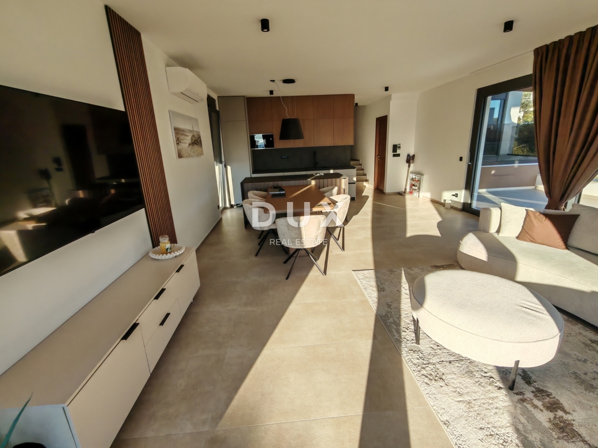 ZADAR, KOŽINO - Luksuzno stanovanje 100 metrov od plaže, z ogrevanim bazenom in pogledom na morje! 4 spalnice! S1