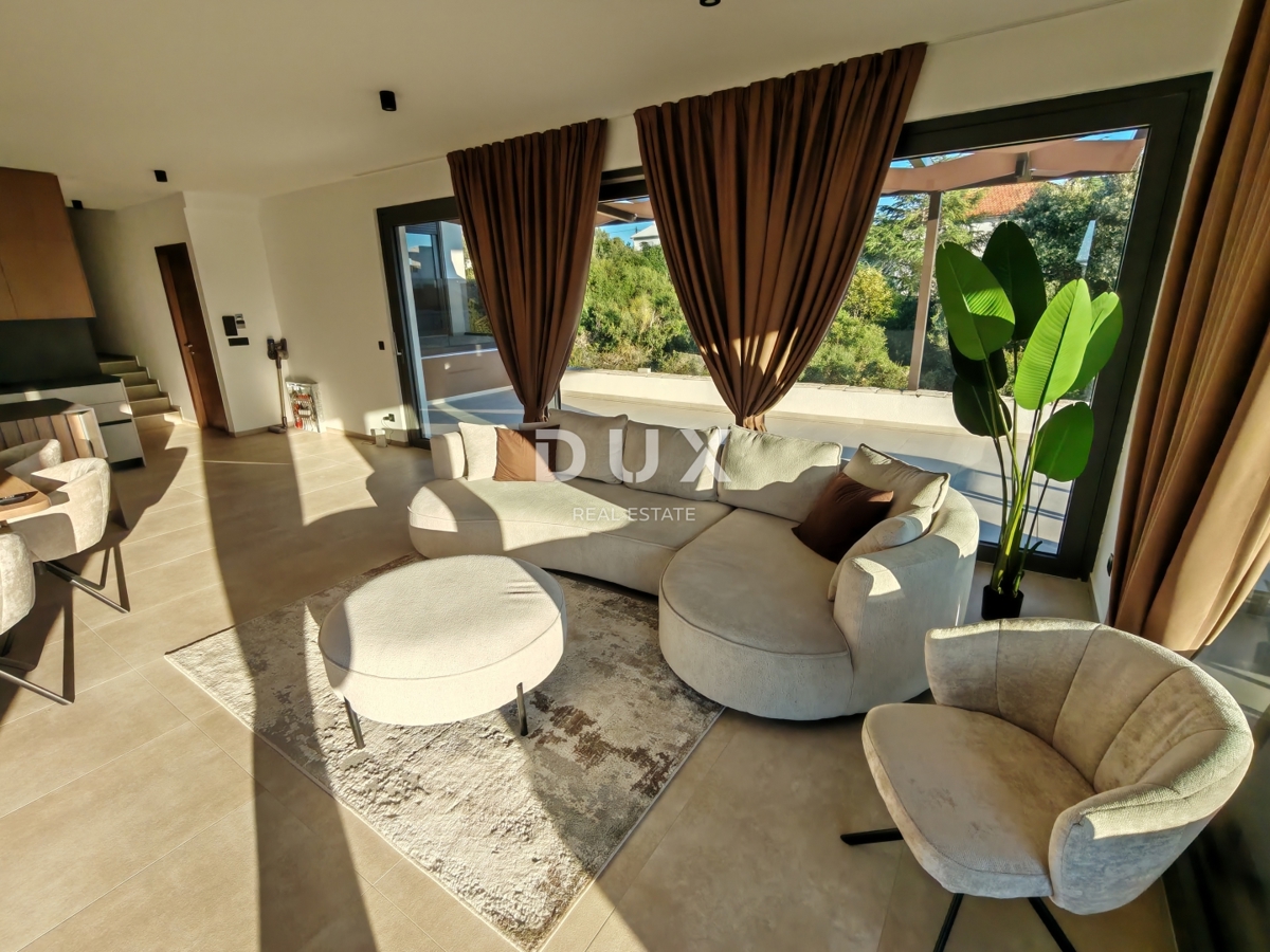 ZADAR, KOŽINO - Luksuzno stanovanje 100 metrov od plaže, z ogrevanim bazenom in pogledom na morje! 4 spalnice! S1