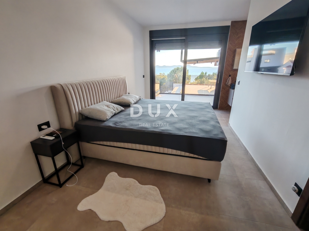 ZADAR, KOŽINO - Luksuzno stanovanje 100 metrov od plaže, z ogrevanim bazenom in pogledom na morje! 4 spalnice! S1